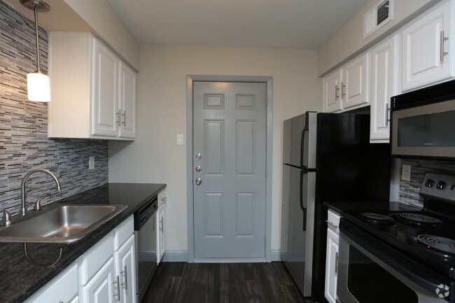 1HAB, 1BA - 750 FT² - COCINA - Everton at Bellmar