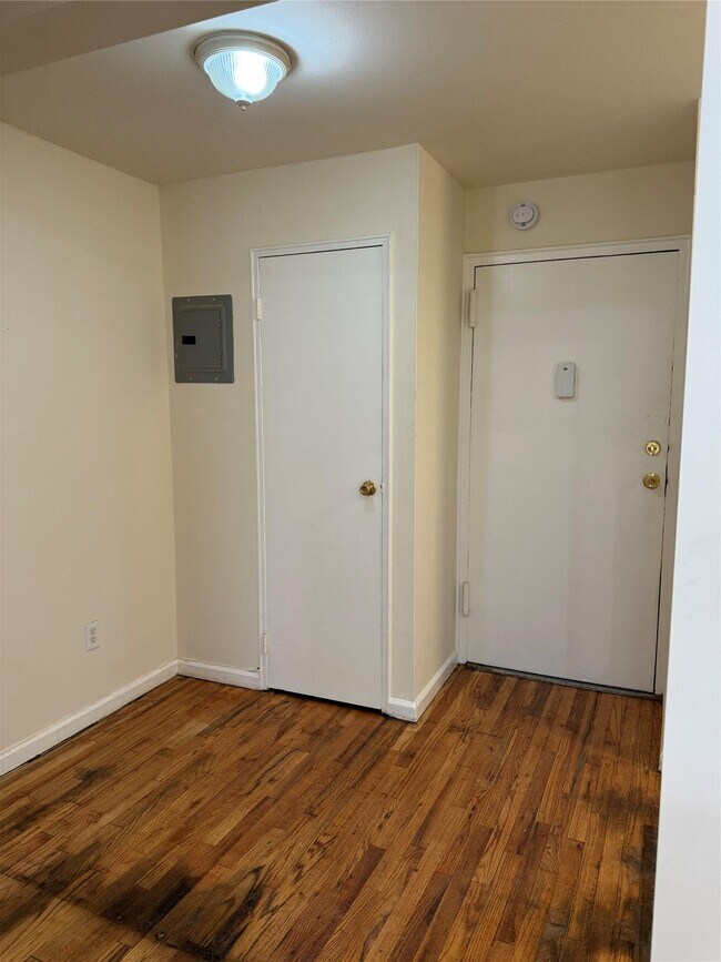Foto del edificio - 119 Glenwood Ave