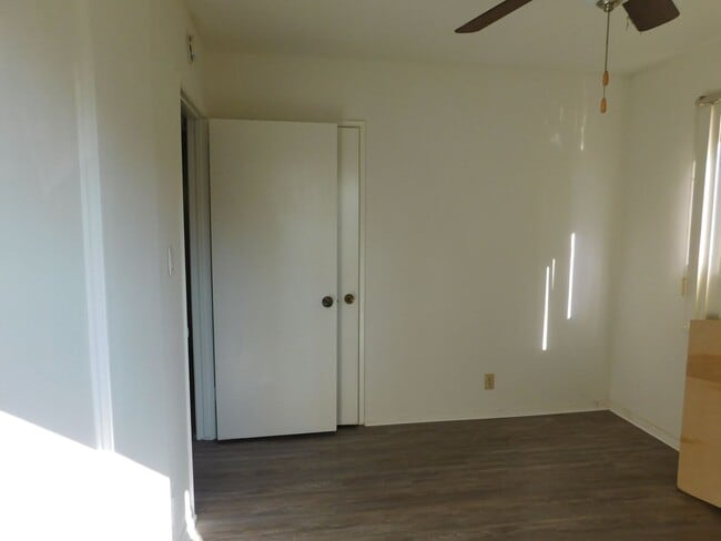 Building Photo - 417 E Elmwood Ave