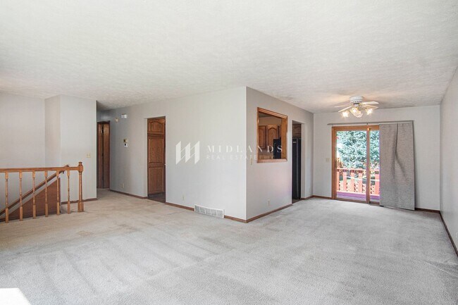 Building Photo - Georgetowne Split Entry Home