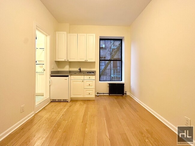 Building Photo - NO FEE Studio on Upper West Side! Won't St...