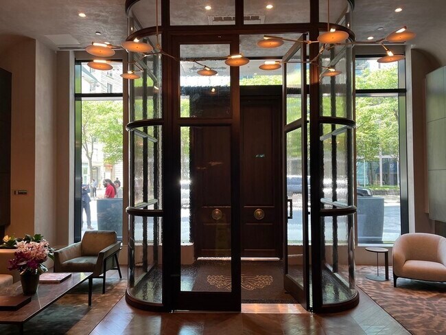 Building Photo - 436 Stuart St