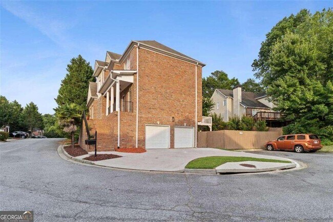 Foto del edificio - 1711 Summit Glen Ln NE