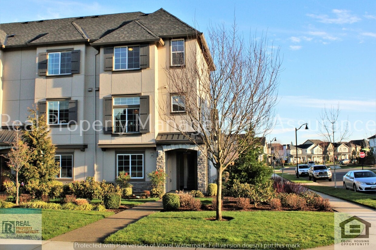 Spacious 3 BR/ 3 BA Villebois Townhouse in... House for Rent in