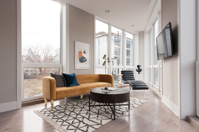 Foto del edificio - 943 N Crosby St
