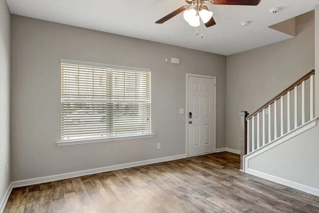 Building Photo - 1752 Sprucedale Dr