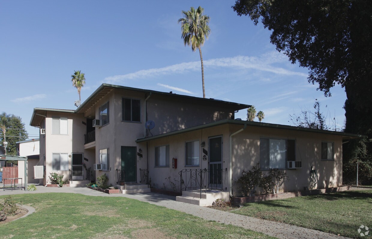 Foto principal - 7445-7451 Potomac St