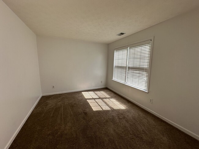 Foto del edificio - Traditonal Style 4 Bedroom Home in Great N...
