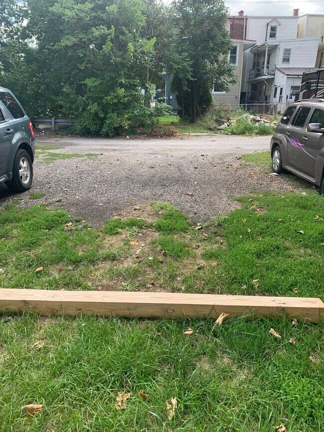 Foto del edificio - 1st Floor 1 Bedroom with Full Bath-Parking York City SD