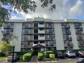 Building Photo - 2771 Riverside Dr