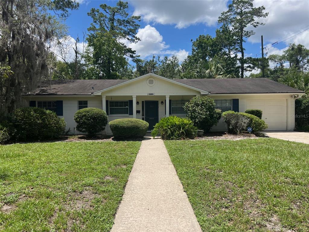 Foto principal - 703 NE 5th Pl