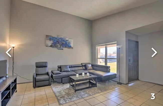 Building Photo - 5210 Meadow Rise St