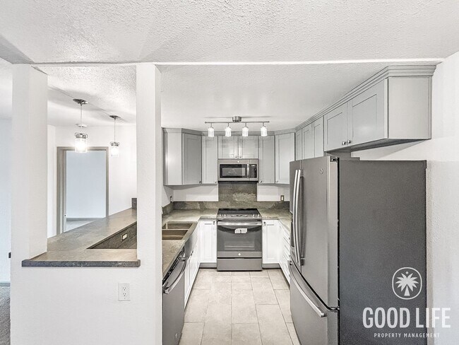 Foto del edificio - Spacious 2-Bed / 2-Bath Condo in Mission Ridge — Resort-Style Living in San Diego!