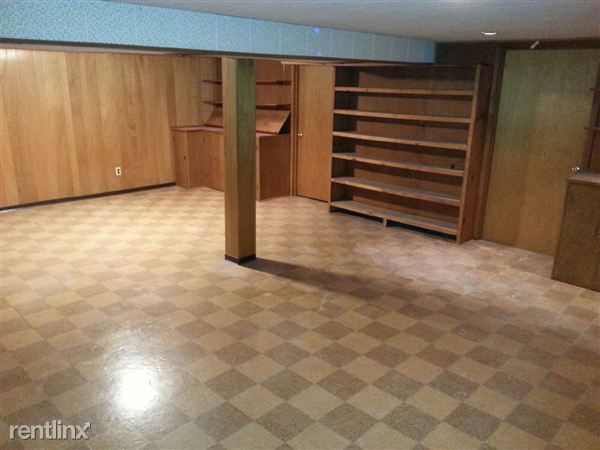 Building Photo - 121 Chevy Chase Dr