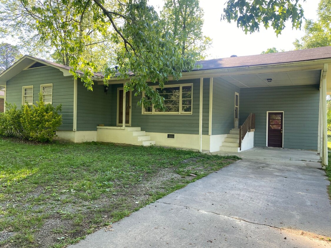 Primary Photo - 3 Bedrooms, 1 Bathroom - Armuchee House