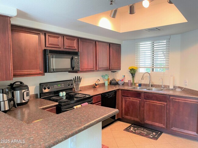 Building Photo - 4925 E Desert Cove Ave