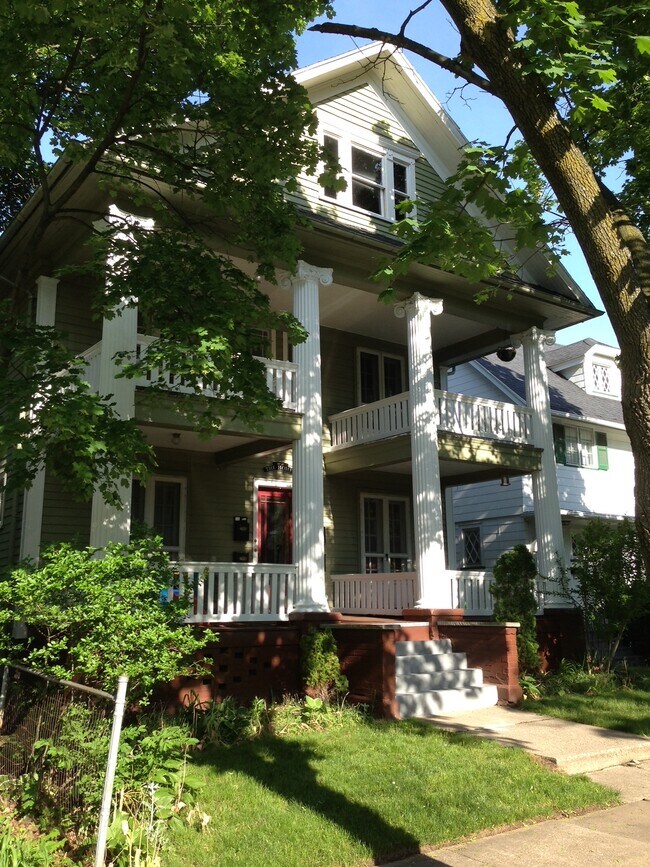 Building Photo - 22 Homer St