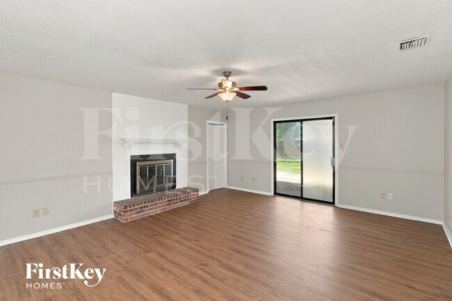 Foto del edificio - 4350 Cary Hill Cove