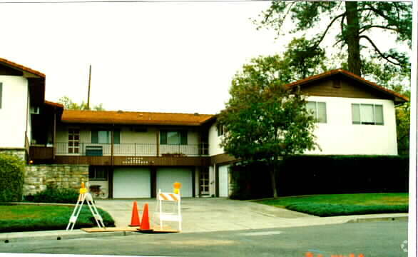 Building Photo - 1095 Crinella Ct