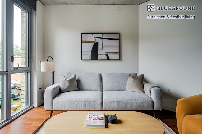 Foto del edificio - 624 Yale Ave N