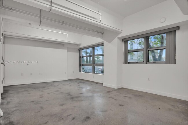 Foto del edificio - 4332 Collins Ave