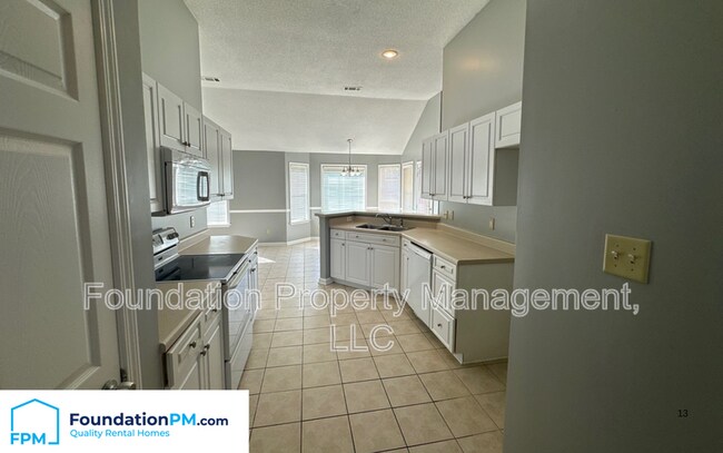 Building Photo - 400 Amundsen Cove