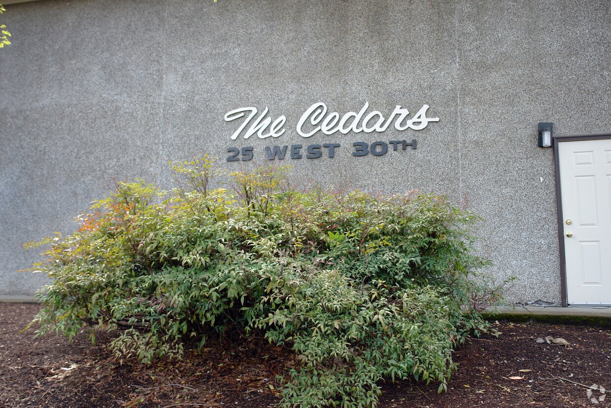 Foto del edificio - The Cedars Apartments