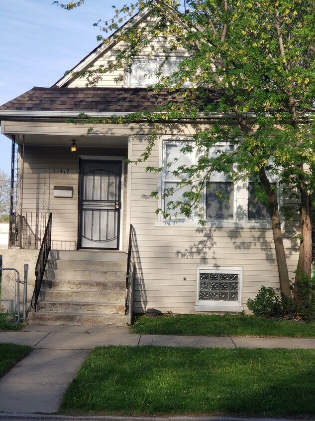 Primary Photo - 11417 S Yale Ave