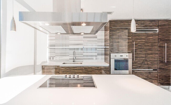 Building Photo - 1100 Biscayne Blvd