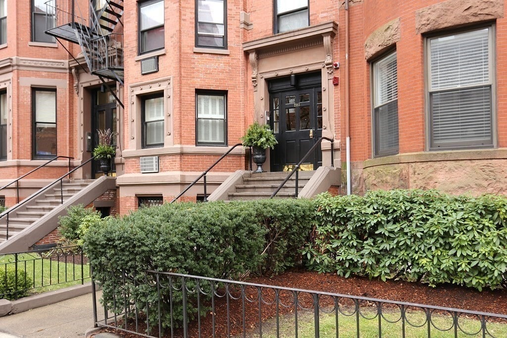 Primary Photo - 281 Beacon St