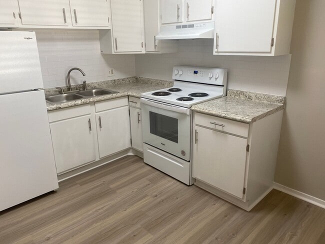 Interior Photo - Embassy Court