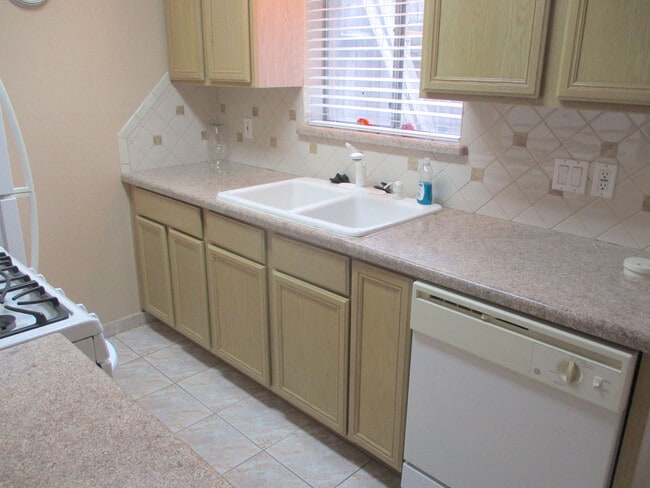 Foto del edificio - Beautifully updated condo in quite community