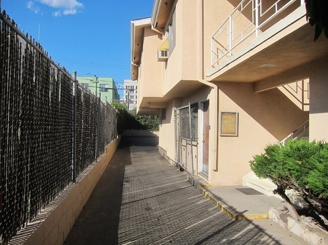 Foto del edificio - 6753 Selma Ave