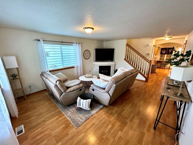 Building Photo - Charming 4 Bed/3 Bath Retreat!