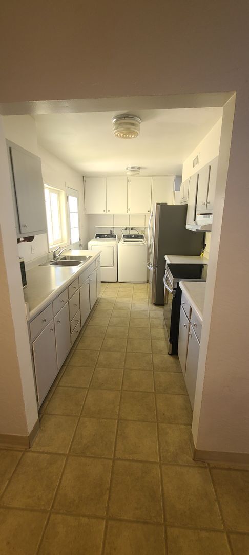 Building Photo - 3 bedroom with large fenced yard!