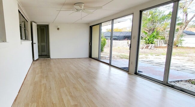 Building Photo - 428 Park Ln Dr