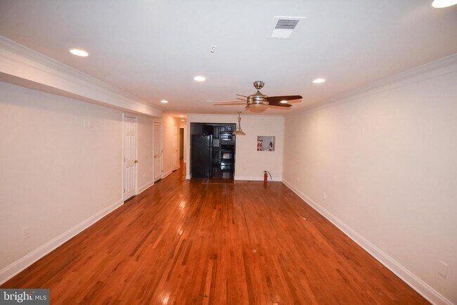 Building Photo - 13 S St NE