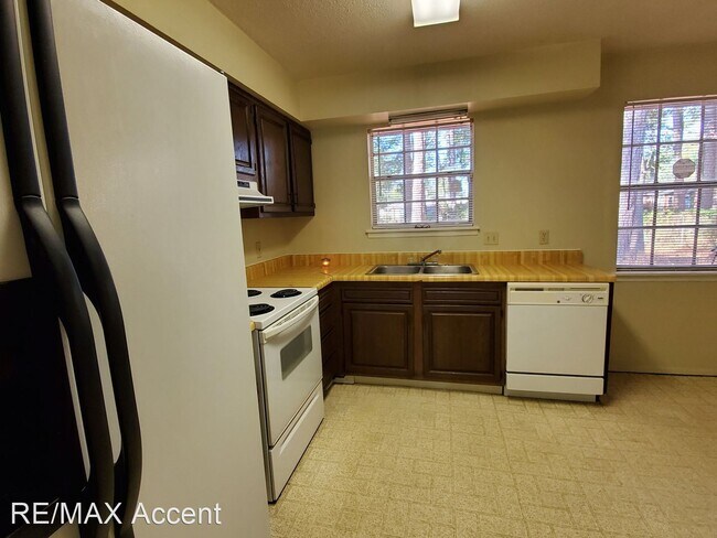 Building Photo - 3 br, 2 bath House - 431 Edgewater Rd.