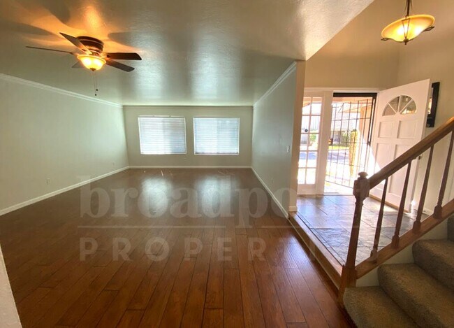 Foto del edificio - 470 Via Arboles