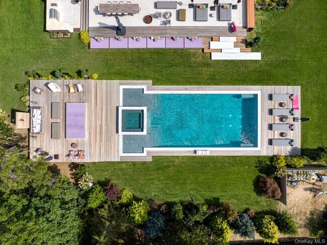 Building Photo - 233 N Magee St