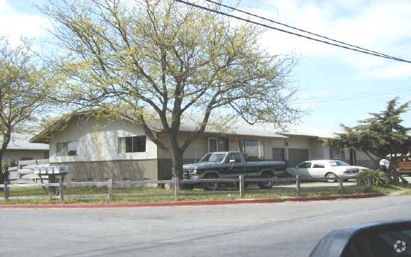 Building Photo - 3181 Moorland Ave