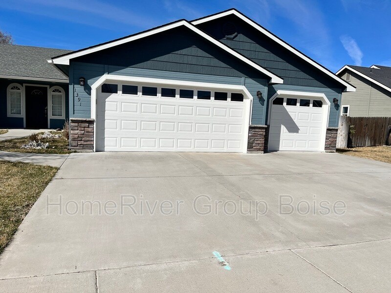 Primary Photo - 1391 N 14th E St