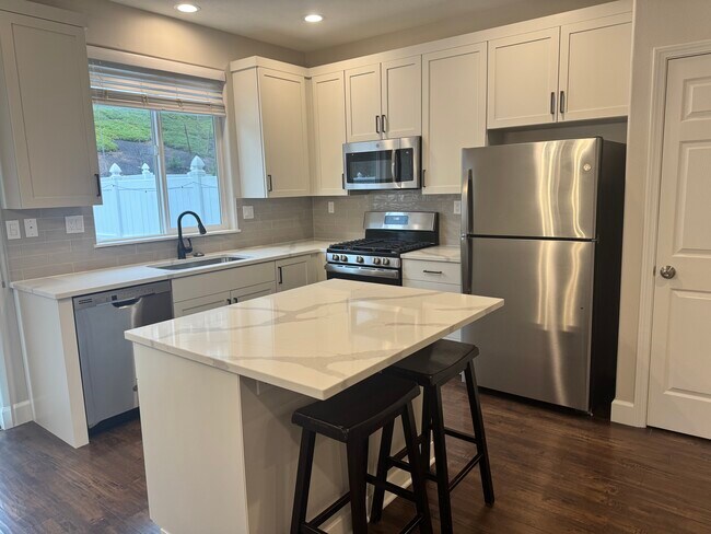 Foto del edificio - 20426 Hoodview Ave