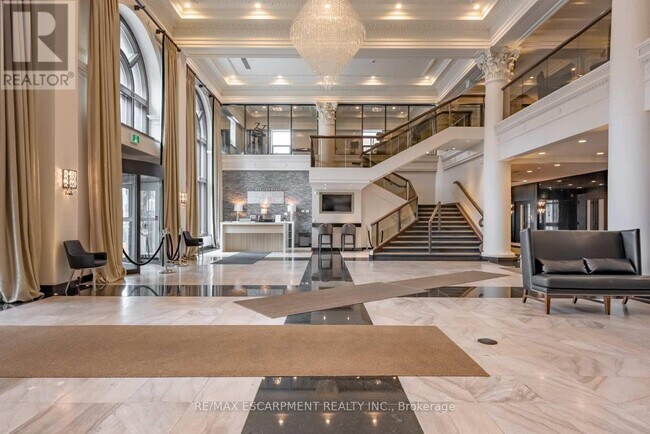 Building Photo - 112 King St E