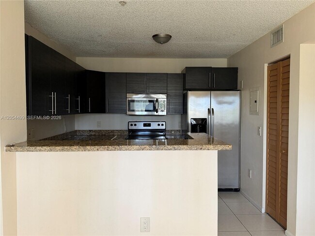 Foto del edificio - 2011 Renaissance Blvd