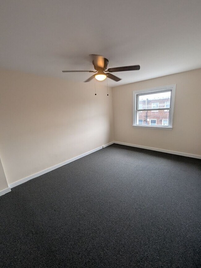 Foto del edificio - Updated Home - Northeast Philadelphia