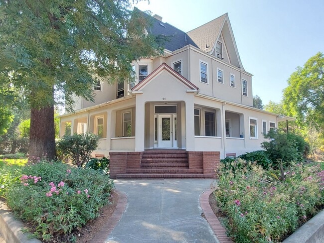 Building Photo - 99 S 14th St