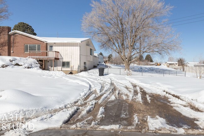 Building Photo - Spacious Basement Apartment in South Weber