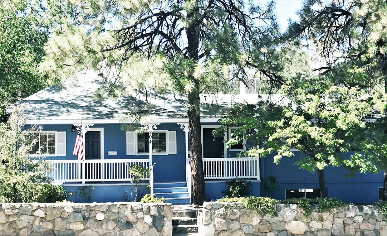 Primary Photo - 204 Park Ave