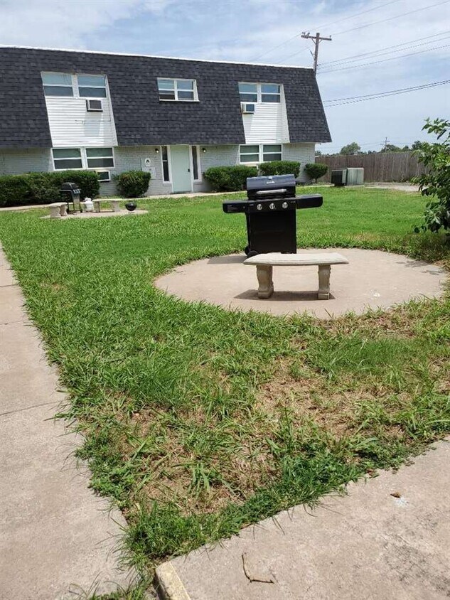 Primary Photo - 2111 NW Lindy Ave